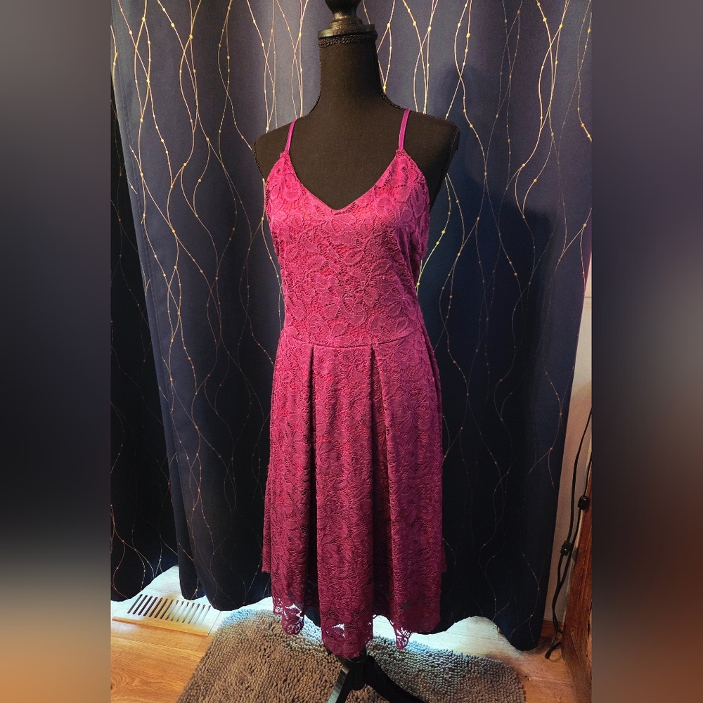 Elegant Lace Spaghetti Strap Dress in Pink
